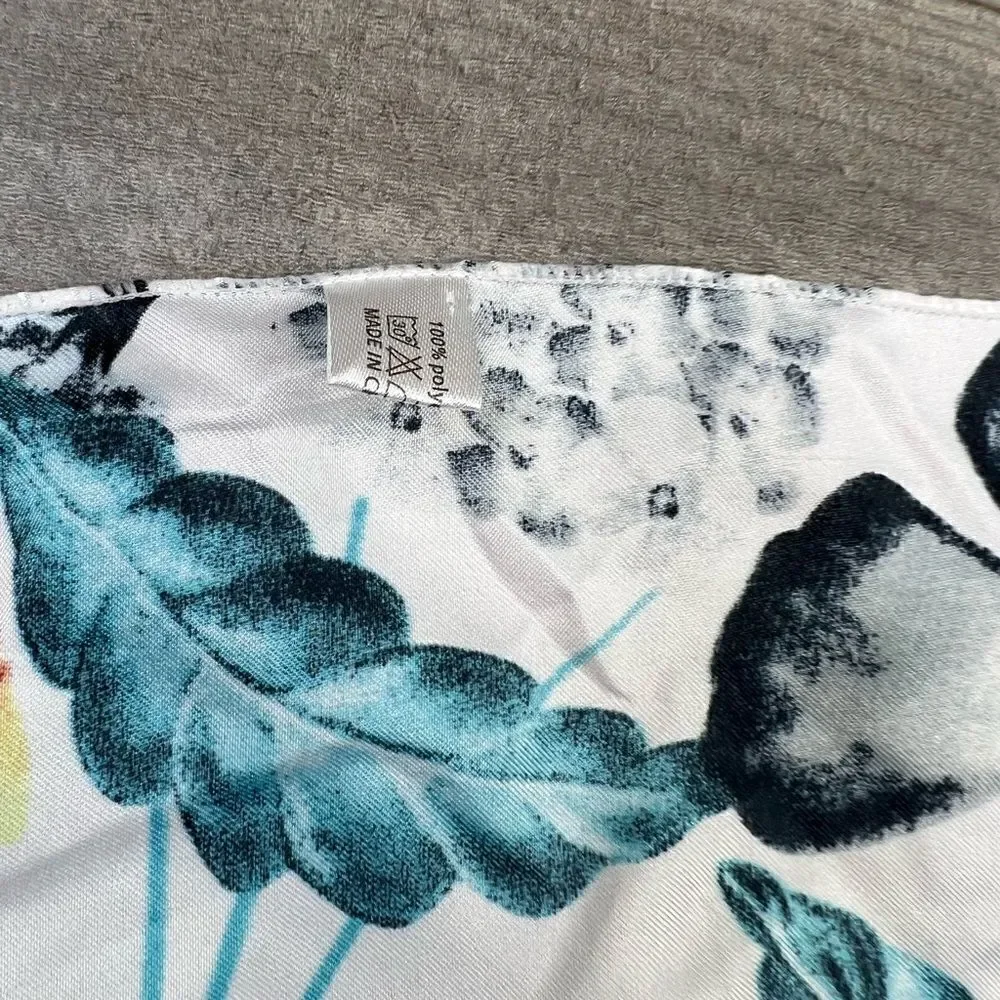 Women’s Stone Mountain white floral Butterfly scarf.